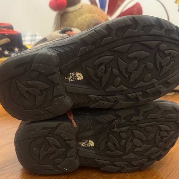 The North Face Kid’s Brown and Black Waterproof Boots - Picture 5 of 5